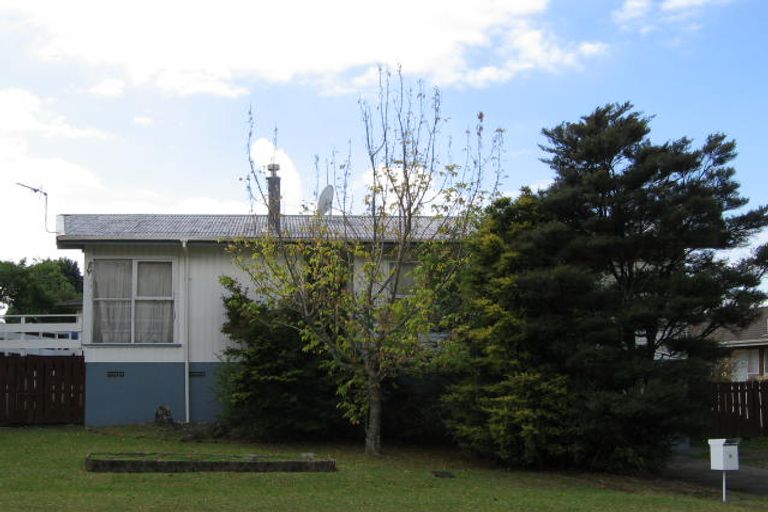 Photo of property in 4 Longbill Place, Glendene, Auckland, 0602