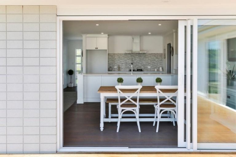 Photo of property in 34 Karoro Road, One Tree Point, 0118