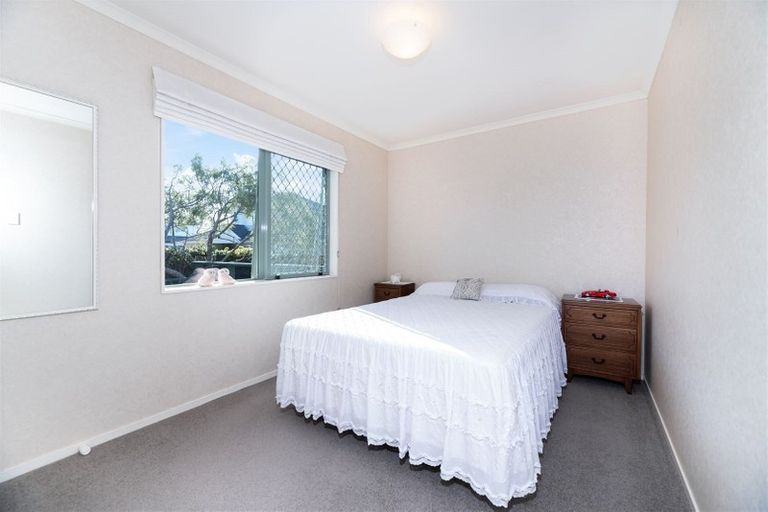 Photo of property in 8 Ryehill Close, New Lynn, Auckland, 0600