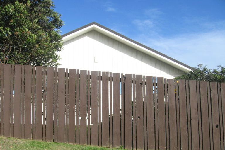 Photo of property in 19 Brora Crescent, Papakowhai, Porirua, 5024