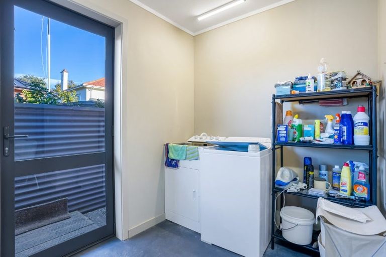 Photo of property in 12 Essex Street, Winton, 9720