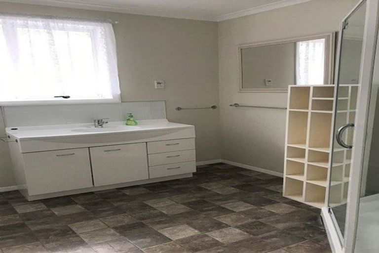 Photo of property in 4 Royal Place, Levin, 5510