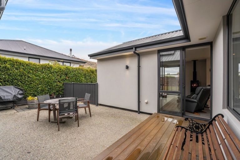 Photo of property in 12 Sapphire Spring Rise, Wanaka, 9305