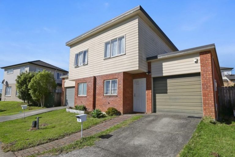 Photo of property in 6 Brashier Circle, Sunnyvale, Auckland, 0612