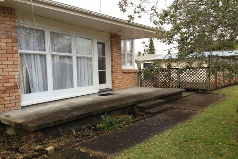 Photo of property in 8 Sandleigh Road, Hamilton Lake, Hamilton, 3204