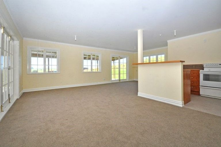 Photo of property in 1742 South Head Road, South Head, Helensville, 0874