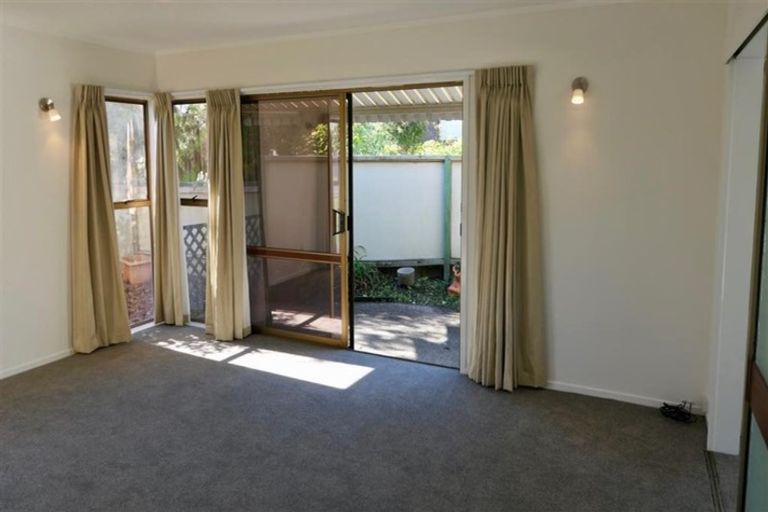 Photo of property in 121 Chivalry Road, Glenfield, Auckland, 0629