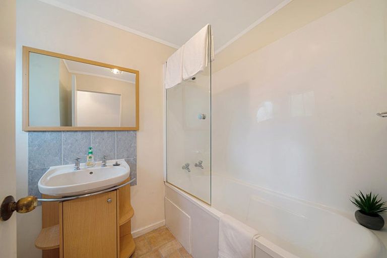 Photo of property in 3/1a Divich Avenue, Te Atatu South, Auckland, 0610