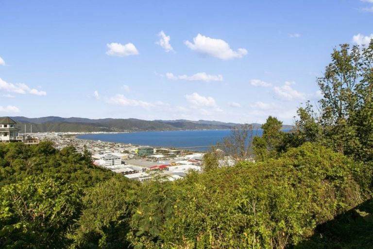 Photo of property in 12-12a Singers Road, Korokoro, Lower Hutt, 5012