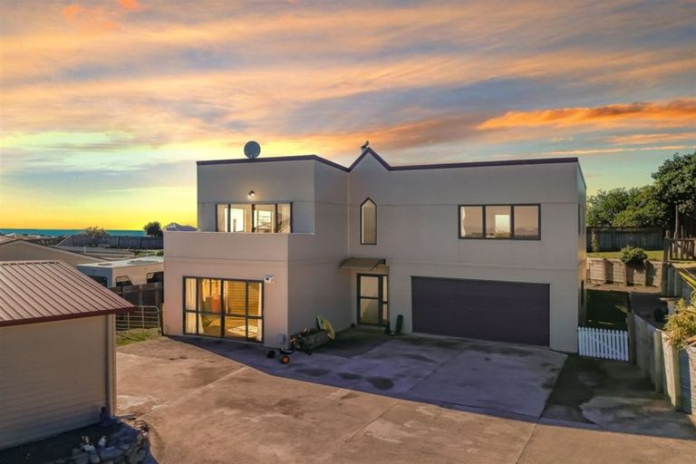 Photo of property in 13 Trig Hill Terrace, Waikanae Beach, Waikanae, 5036