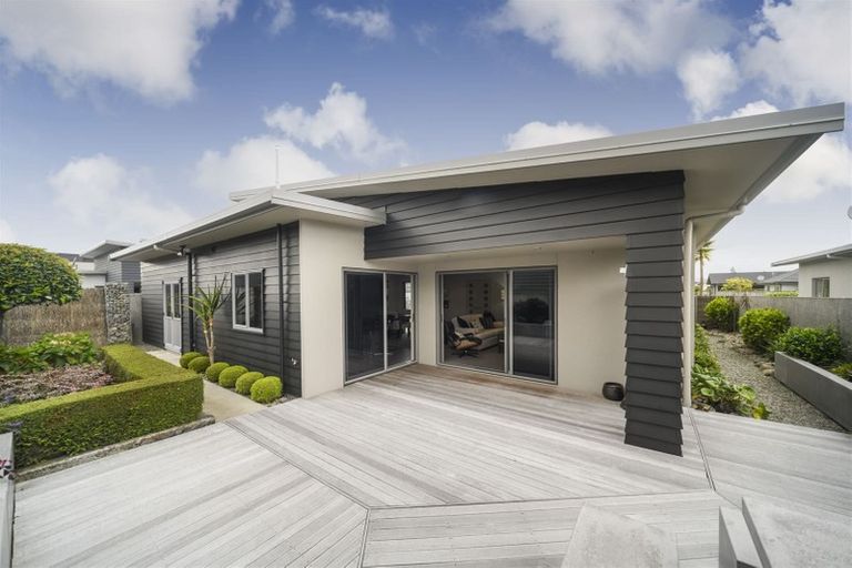 Photo of property in 25 Rosalie Terrace, Kelvin Grove, Palmerston North, 4414