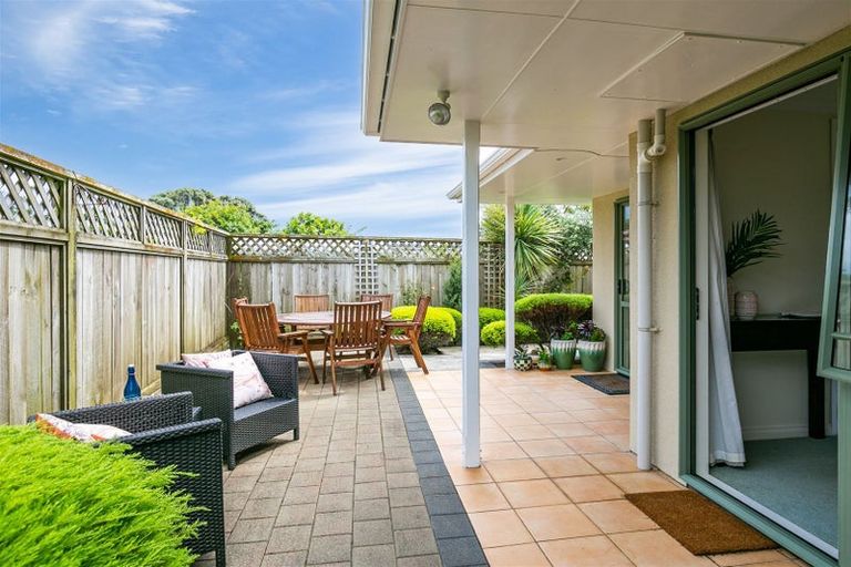 Photo of property in 15a The Quadrant, Miramar, Wellington, 6022