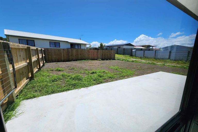 Photo of property in 6 Cross Street, Castlecliff, Whanganui, 4501