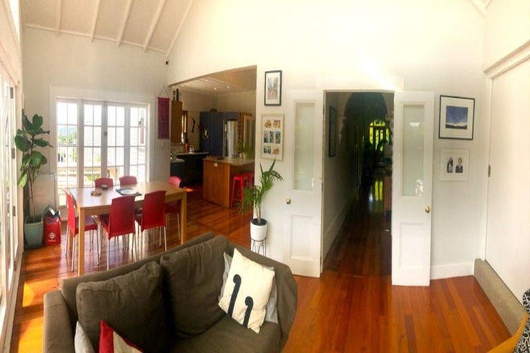 Photo of property in 19 Huapai Street, Onehunga, Auckland, 1061