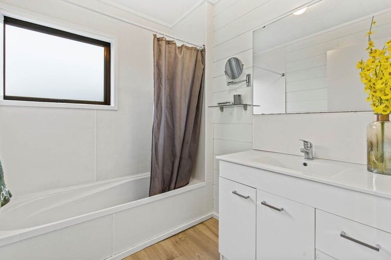 Photo of property in 28a Vincent Street, Howick, Auckland, 2014