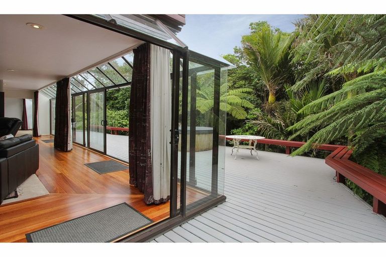 Photo of property in 74 Roberts Road, Glenfield, Auckland, 0629