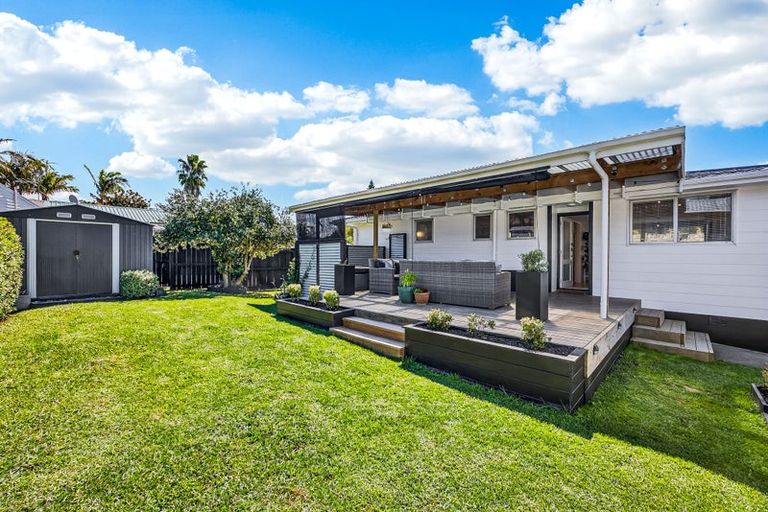 Photo of property in 8 Camphora Place, Ranui, Auckland, 0612