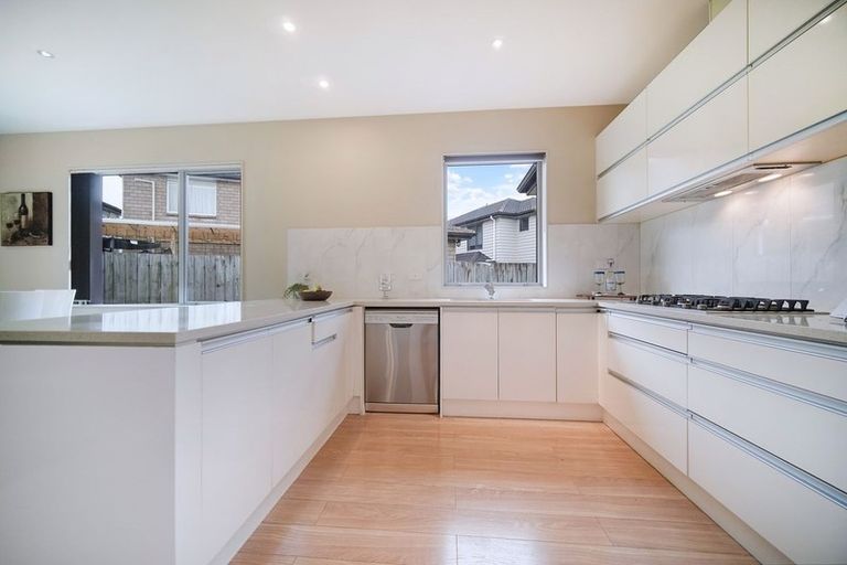 Photo of property in 14 Helianthus Avenue, Flat Bush, Auckland, 2019