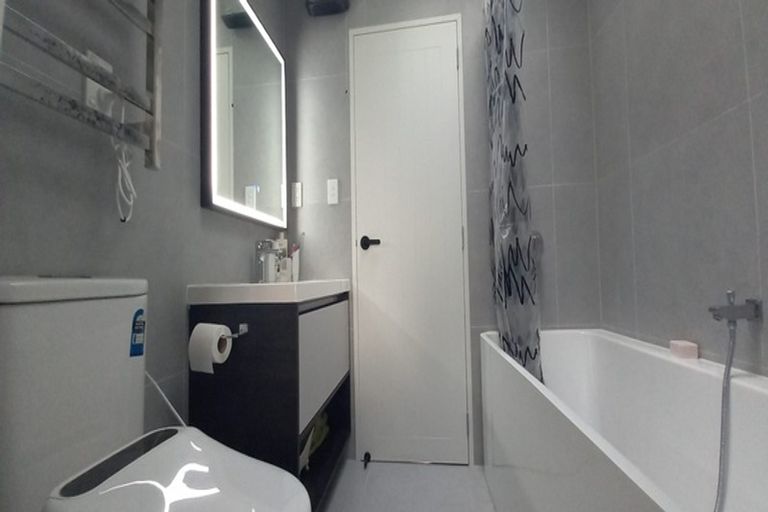 Photo of property in 1/39 Lancaster Road, Beach Haven, Auckland, 0626