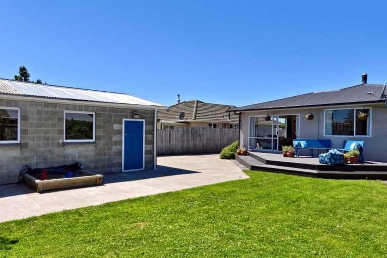 Photo of property in 16 Renfrew Street, Upper Riccarton, Christchurch, 8041