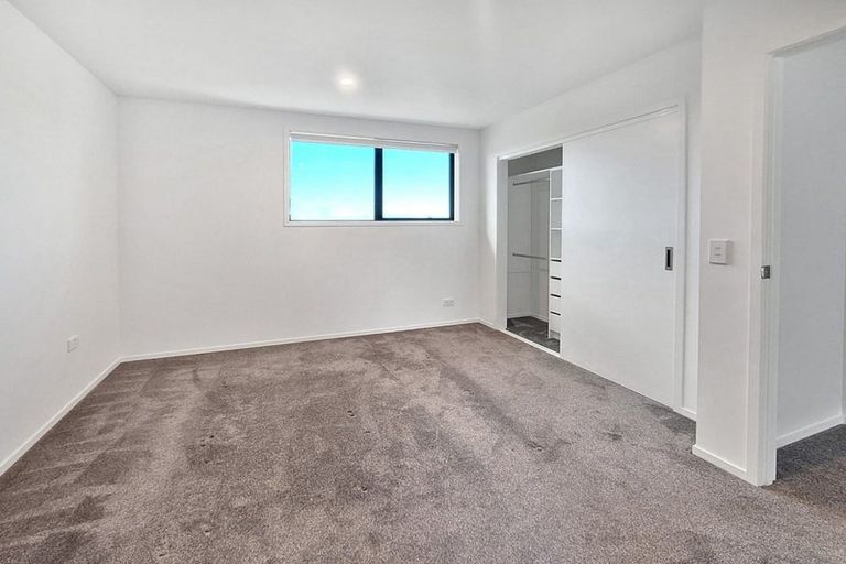 Photo of property in 5/2 Jadewynn Drive, Massey, Auckland, 0614