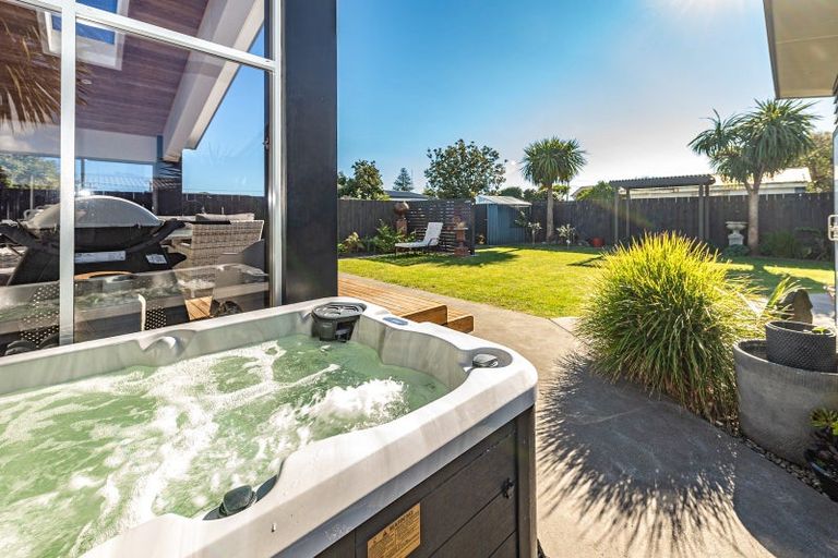 Photo of property in 3 Kamahi Street, Castlecliff, Whanganui, 4501