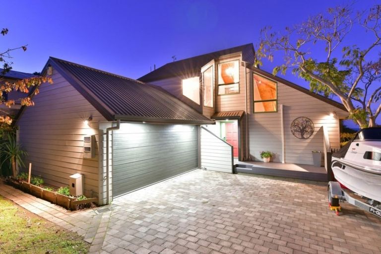 Photo of property in 18 Whale Cove, Stanmore Bay, Whangaparaoa, 0932