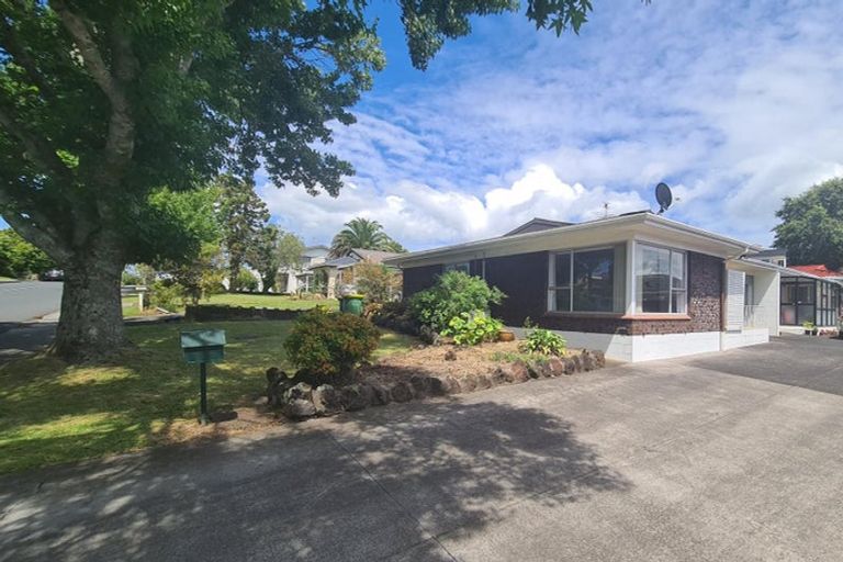 Photo of property in 1/32 Matuhi Rise, Henderson, Auckland, 0612