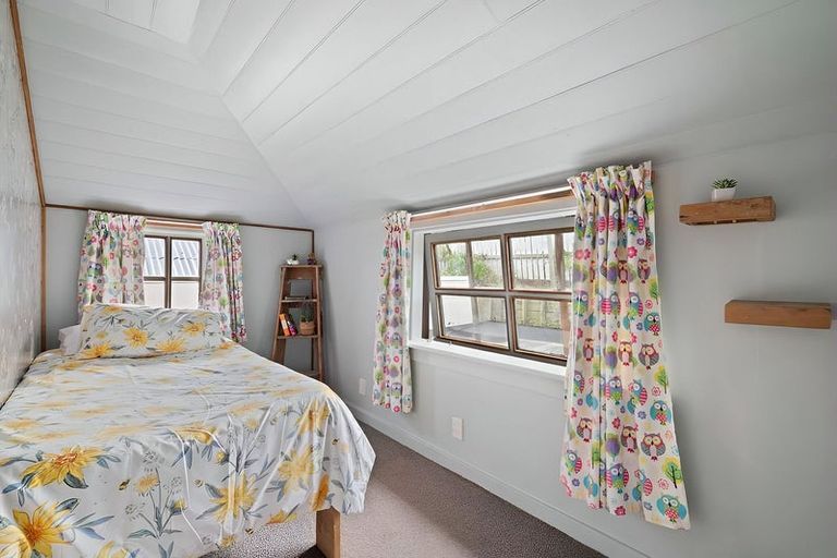 Photo of property in 2a Ripon Street, Lyttelton, 8082