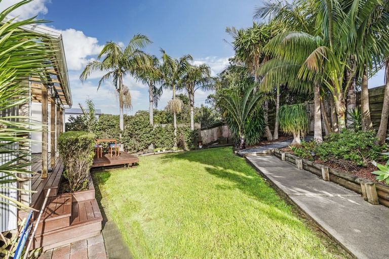 Photo of property in 61 John Dee Crescent, Red Beach, 0932