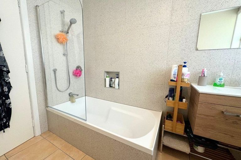 Photo of property in 185 Waimumu Road, Massey, Auckland, 0614