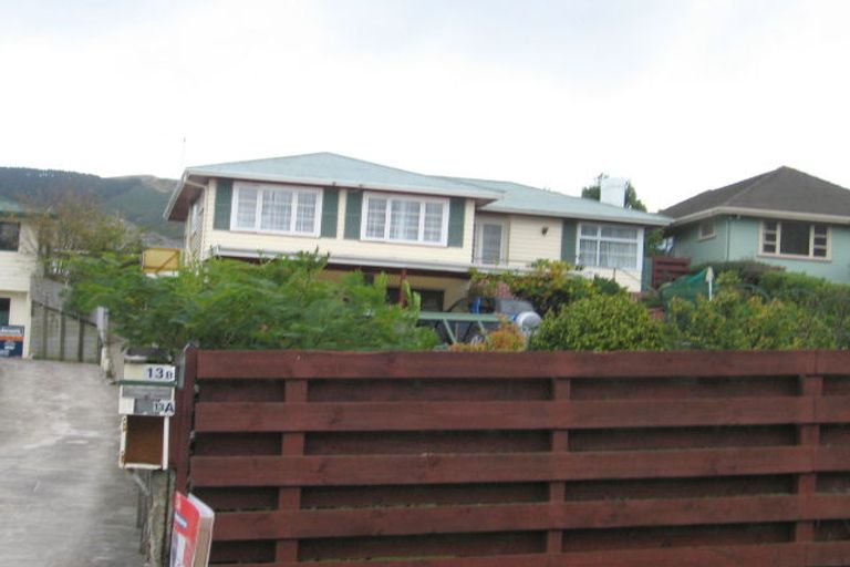 Photo of property in 15 Ranui Terrace, Tawa, Wellington, 5028