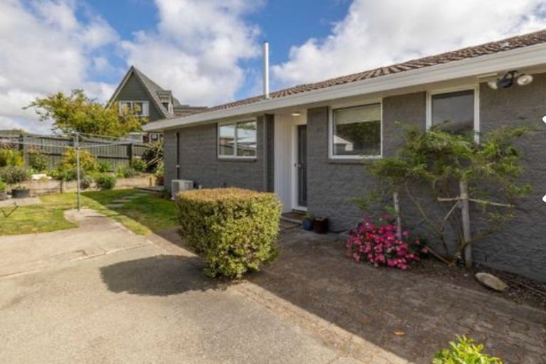 Photo of property in 2/95 Cottonwood Street, Parklands, Christchurch, 8083