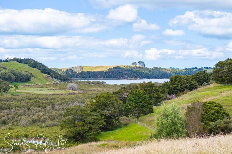 Photo of property in 215c Heatley Road, Whakapirau, 0583