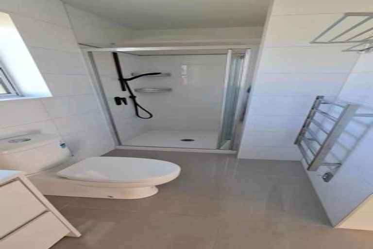 Photo of property in 14 Larissa Avenue, Henderson, Auckland, 0610