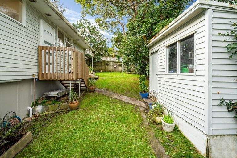 Photo of property in 2/276a Wairau Road, Glenfield, Auckland, 0627