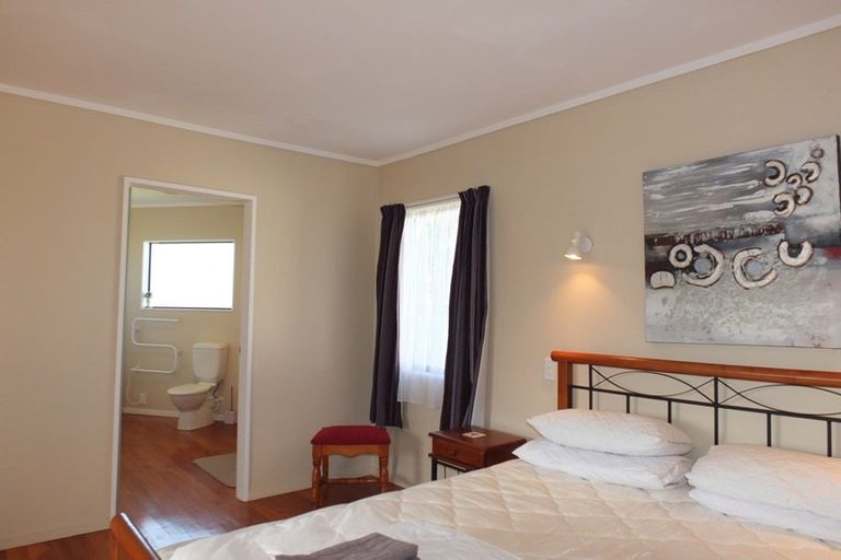 Photo of property in 30 Pratt Avenue, Foxton Beach, Foxton, 4815