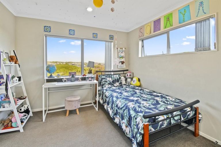 Photo of property in 38 Fairchild Avenue, Goodwood Heights, Auckland, 2105