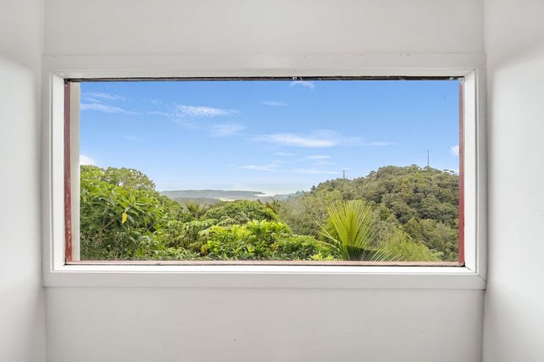 Photo of property in 1/51 Quinns Road, Waiatarua, Auckland, 0612