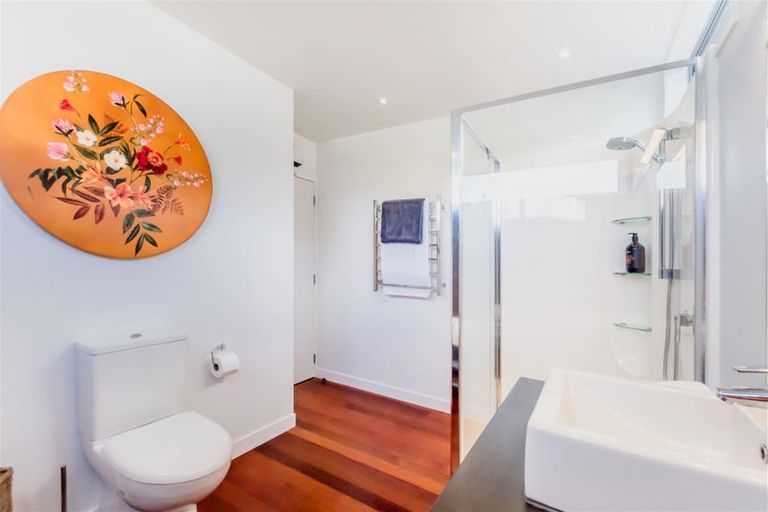 Photo of property in 1b Winara Avenue, Waikanae, 5036