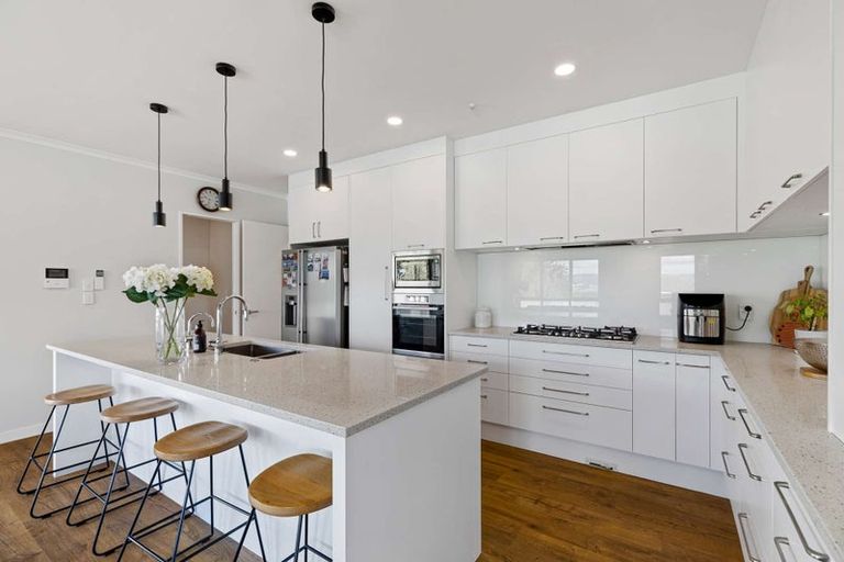 Photo of property in 9 River Road, Te Atatu Peninsula, Auckland, 0610