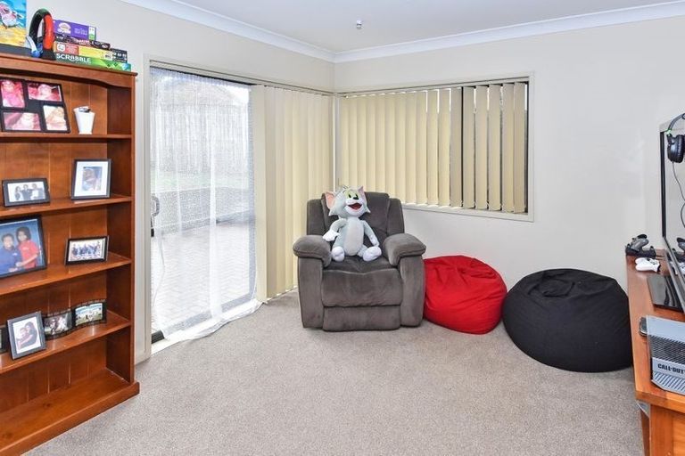 Photo of property in 5 Samara Place, Clendon Park, Auckland, 2103