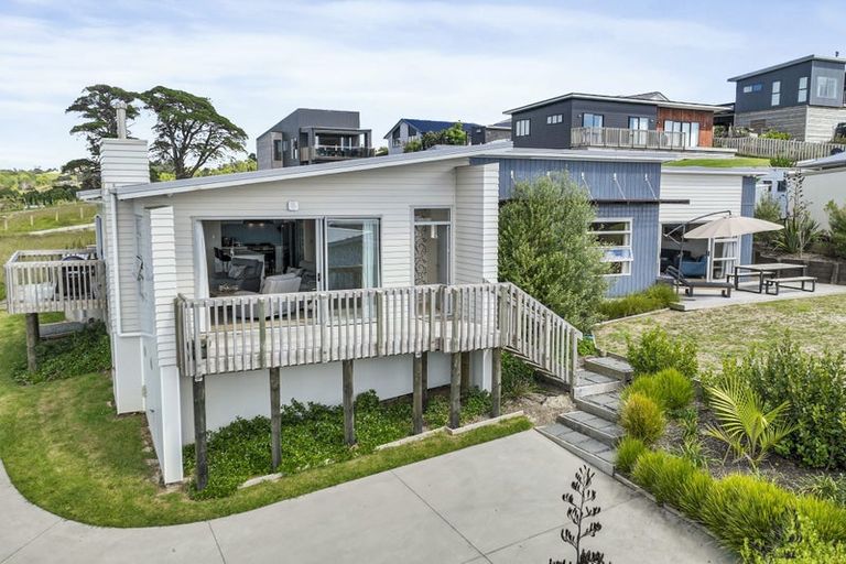Photo of property in 28a Weka Street, Mangawhai, 0505