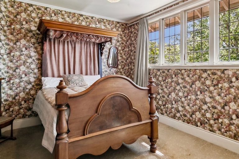 Photo of property in 1 Woodmancote Road, Khandallah, Wellington, 6035