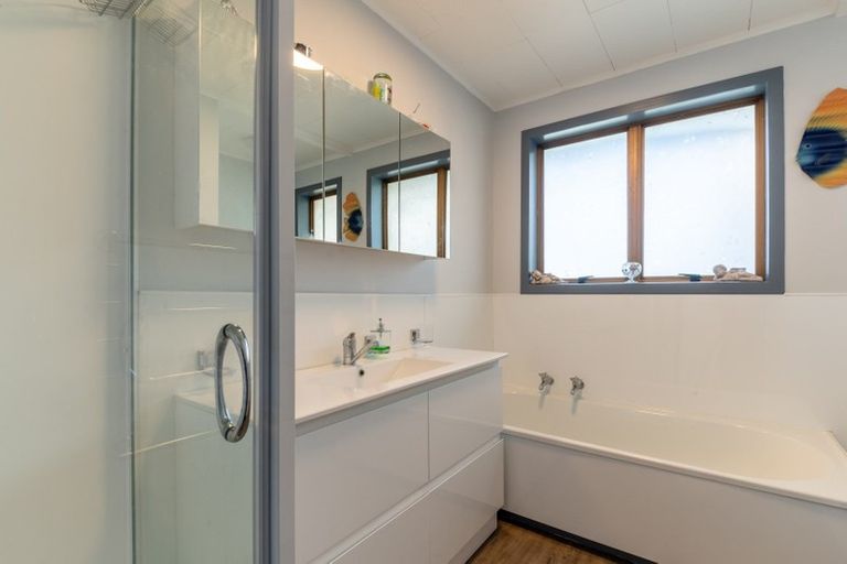 Photo of property in 131 Waikawa Road, Picton, 7220