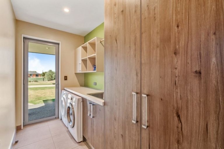 Photo of property in 10 Whitcombe Place, Darfield, 7571