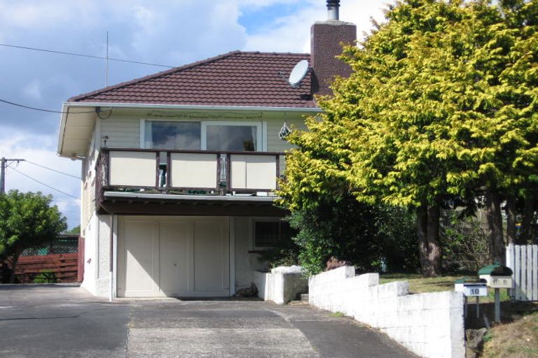 Photo of property in 2/10 Bishop Street, Green Bay, Auckland, 0604