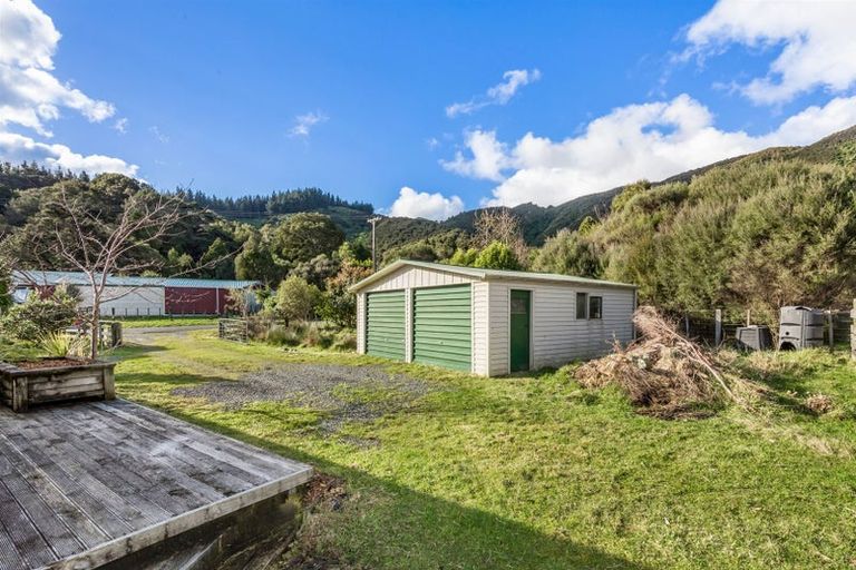 Photo of property in 38 Pencarrow Crescent, Wainuiomata, Lower Hutt, 5014