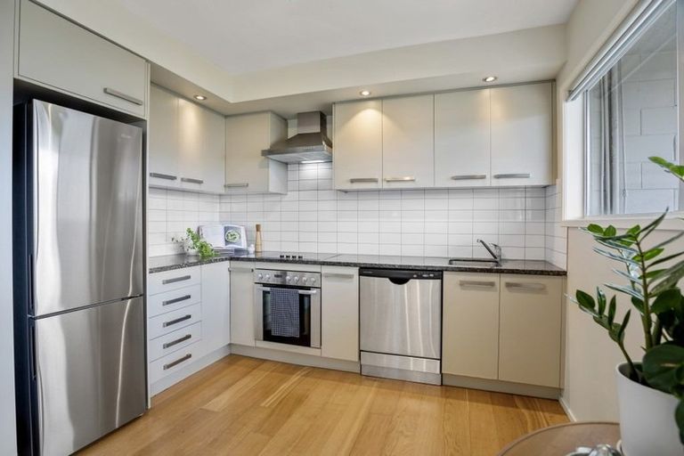 Photo of property in 2/103 Vauxhall Road, Narrow Neck, Auckland, 0624