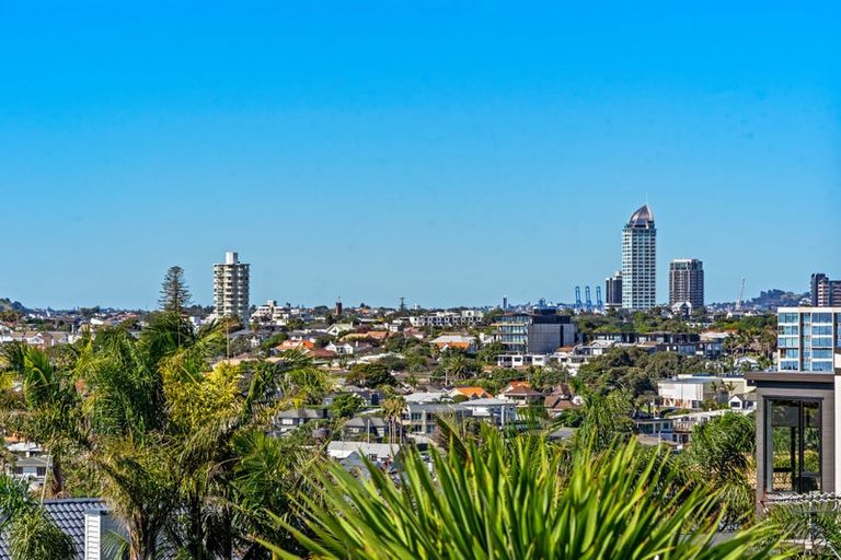 Photo of property in 1/14 Marama Street, Castor Bay, Auckland, 0620